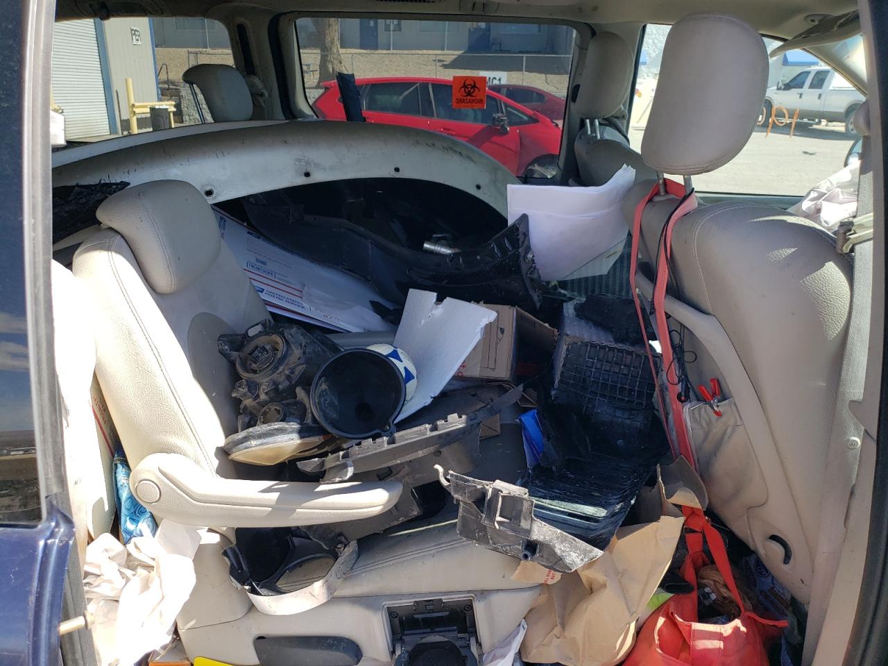 Photo 6 from auction – 2006 CHRYSLER TOWN & COU with VIN 2A4GP64L96R732170