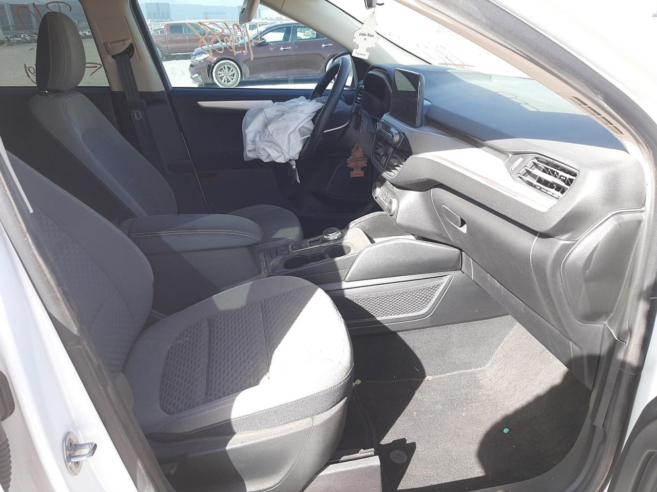Photo 5 from auction – 2020 FORD ESCAPE SE with VIN 1FMCU9G69LUC53830