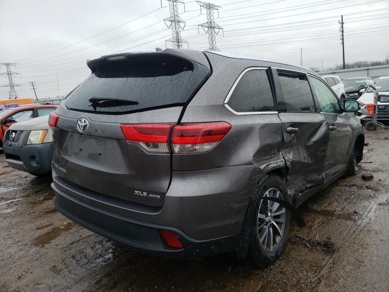 Photo 4 from auction – 2019 TOYOTA HIGHLANDER with VIN 5TDJZRFH0KS936759