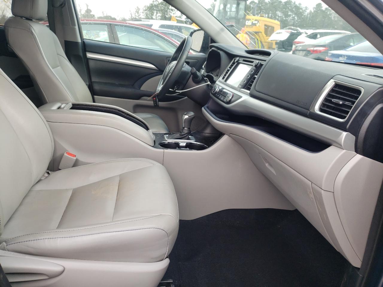 Photo 5 from auction – 2016 TOYOTA HIGHLANDER with VIN 5TDKKRFH6GS501390