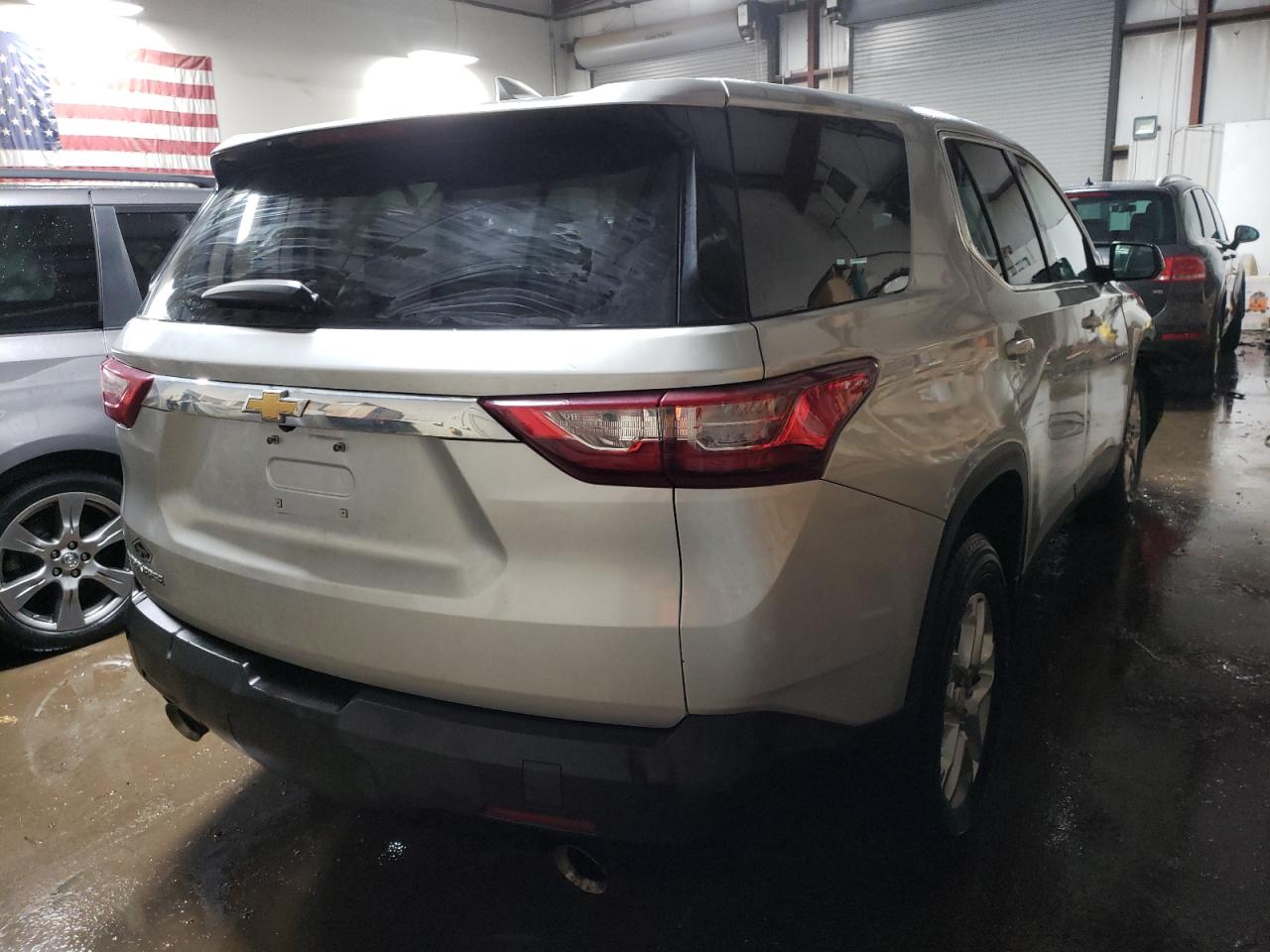 Photo 4 from auction – 2018 CHEVROLET TRAVERSE L with VIN 1GNERFKW4JJ115459