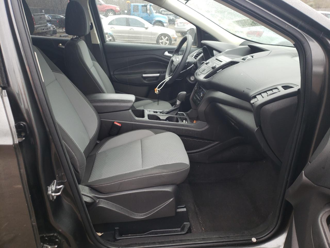 Photo 5 from auction – 2017 FORD ESCAPE SE with VIN 1FMCU0GD2HUD03274