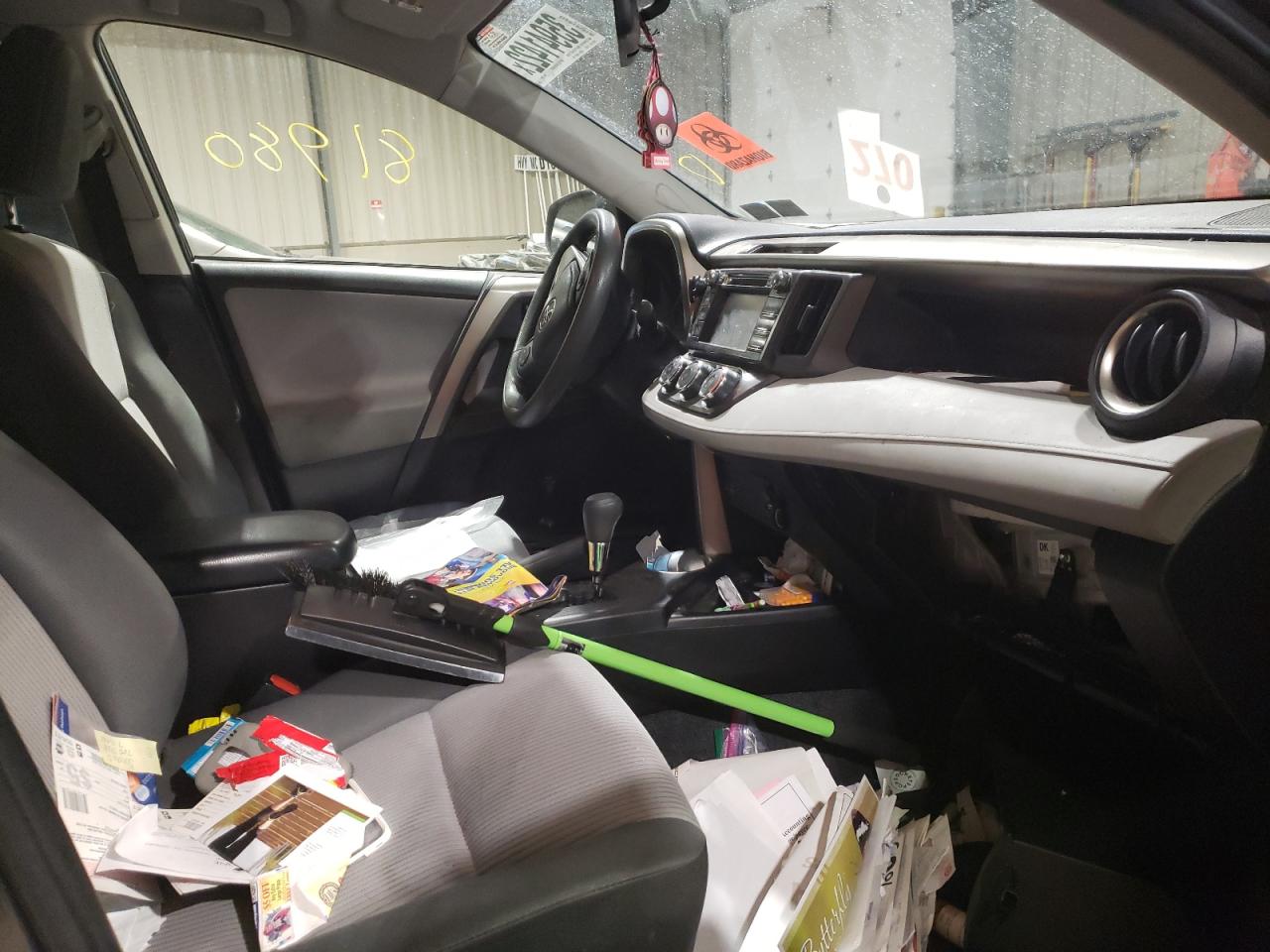 Photo 5 from auction – 2015 TOYOTA RAV4 LE with VIN JTMBFREV9FD124785