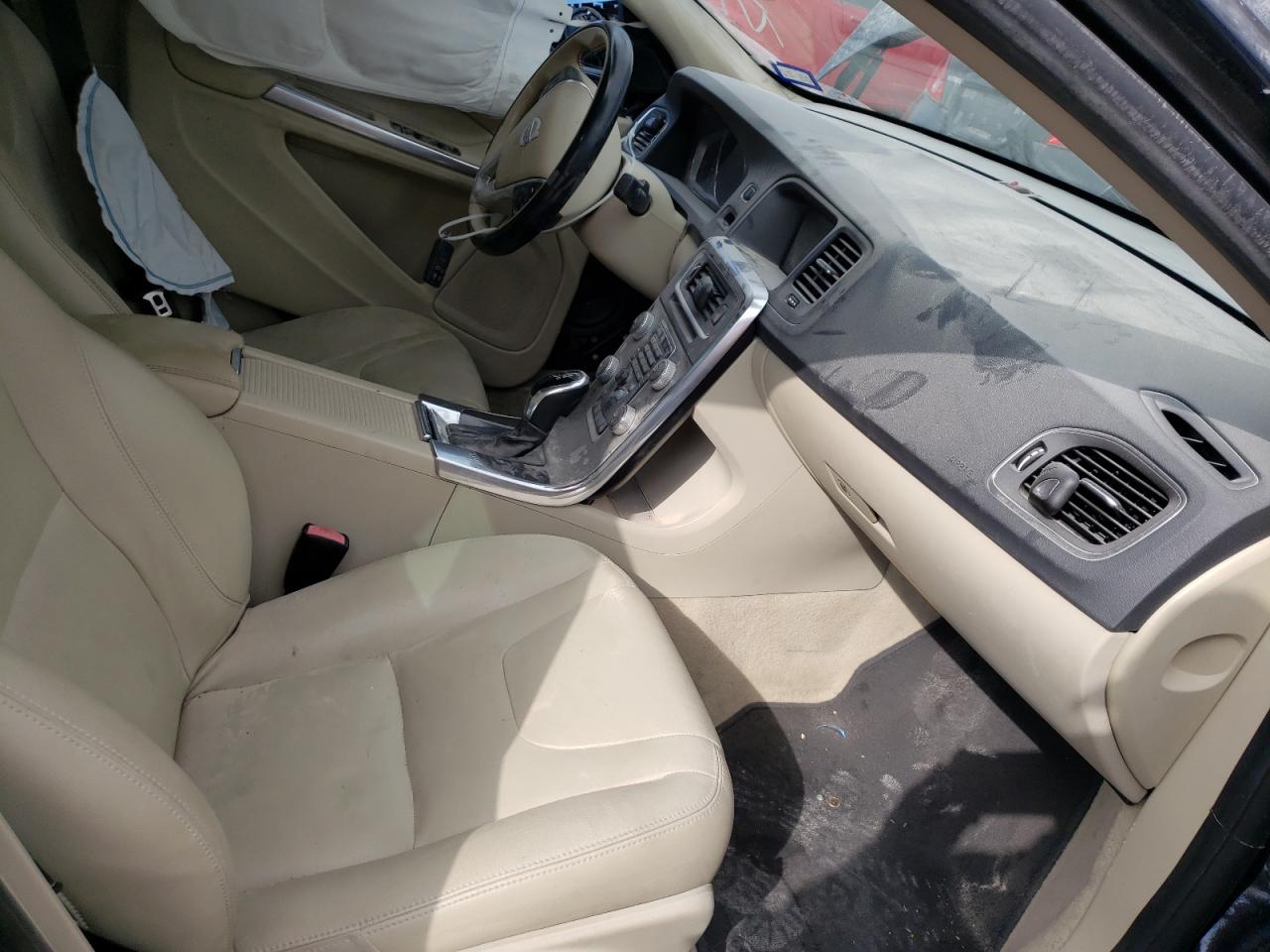 Photo 5 from auction – 2015 VOLVO S60 PREMIE with VIN YV140MFK2F1347070