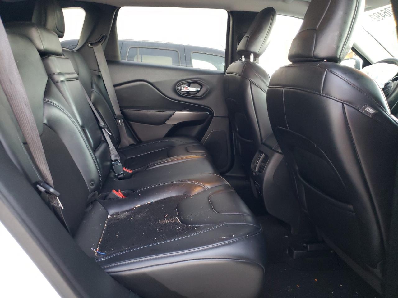 Photo 6 from auction – 2019 JEEP CHEROKEE L with VIN 1C4PJLLB2KD240530