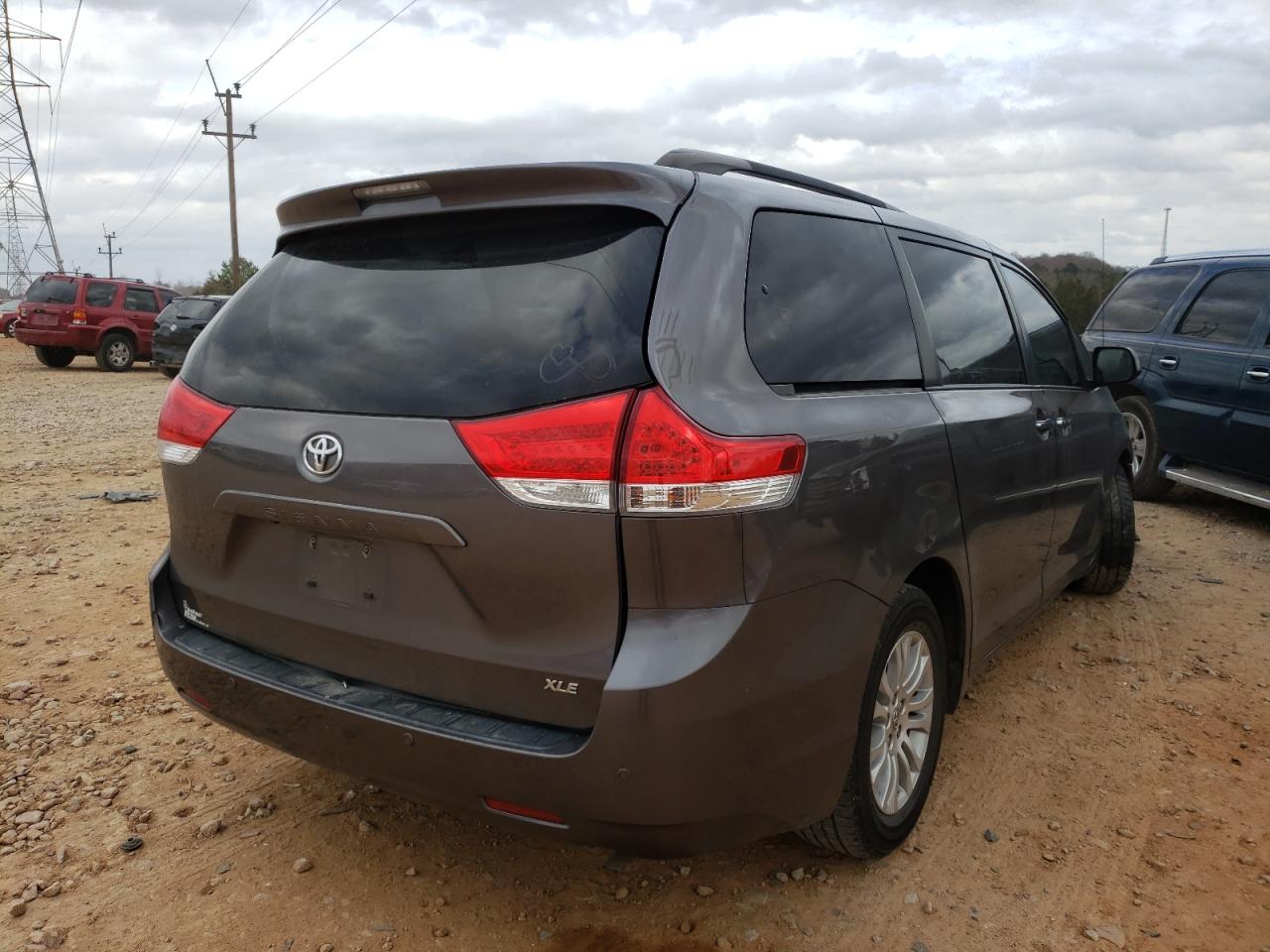 Photo 4 from auction – 2014 TOYOTA SIENNA XLE with VIN 5TDYK3DC3ES484964