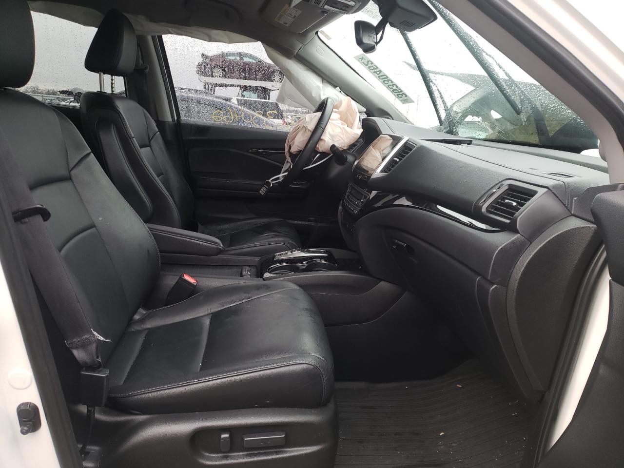 Photo 5 from auction – 2018 HONDA PILOT TOUR with VIN 5FNYF6H99JB059834