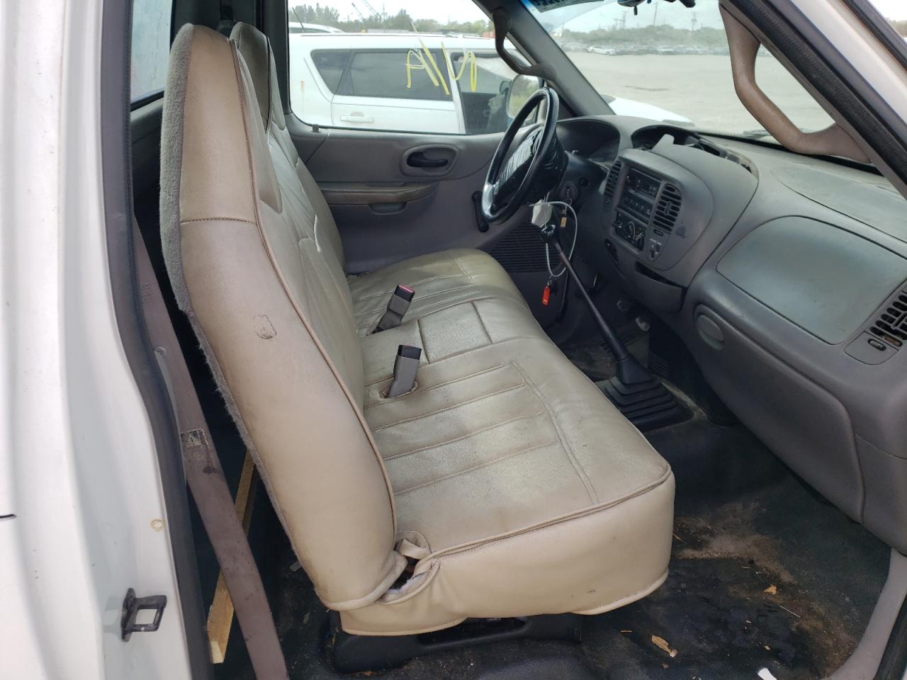 Zdjęcie 5 z aukcji – 2000 FORD F150 z VIN 1FTZF1729YNA66449