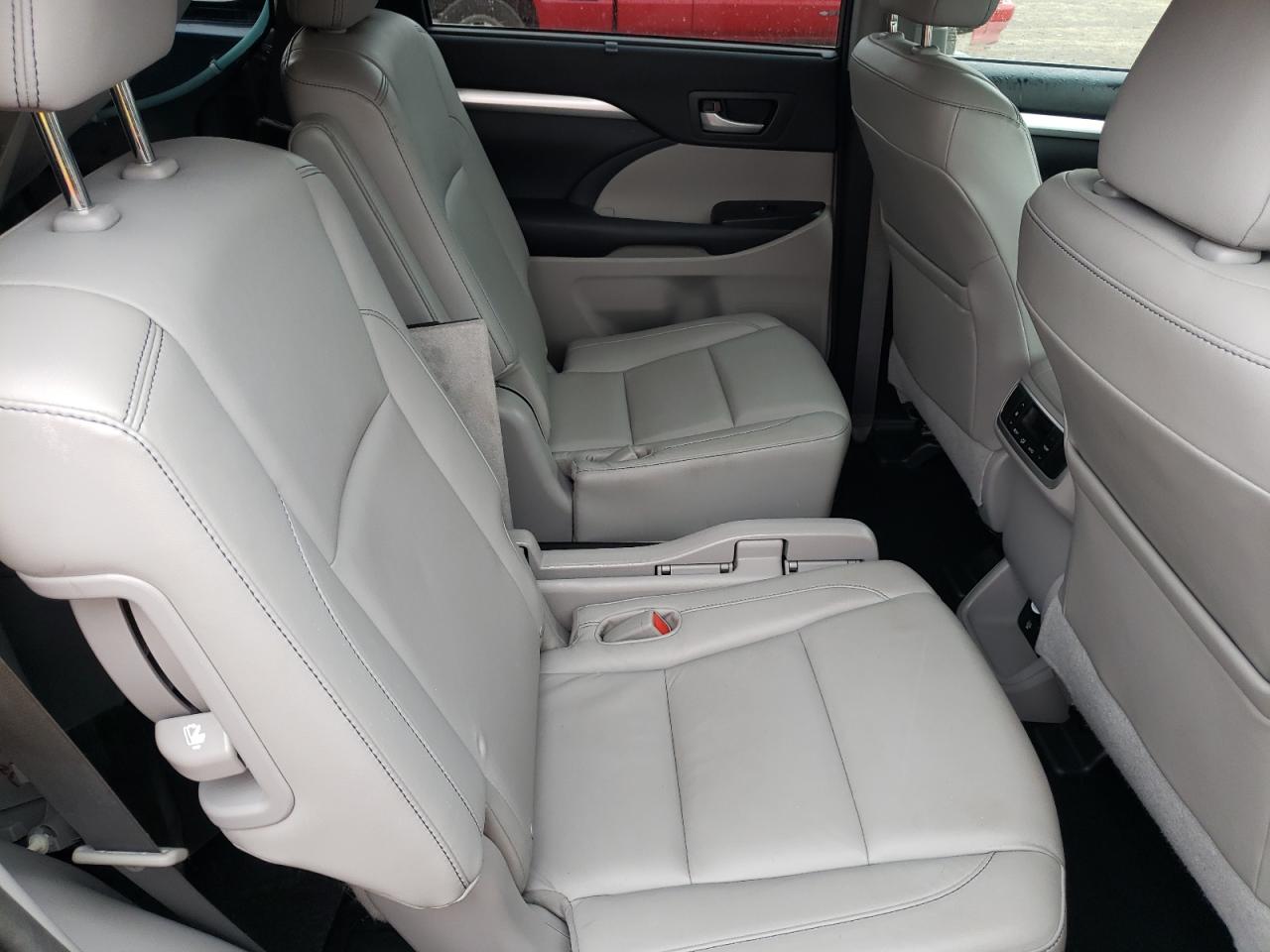 Photo 6 from auction – 2015 TOYOTA HIGHLANDER with VIN 5TDKKRFH8FS055354