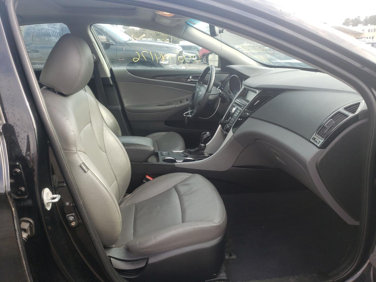 Photo 5 from auction – 2011 HYUNDAI SONATA with VIN 5NPEC4AC3BH001162