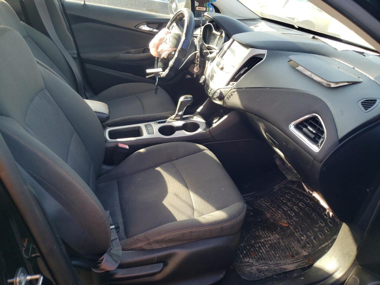 Photo 5 from auction – 2017 CHEVROLET CRUZE LS with VIN 1G1BC5SM3H7201531
