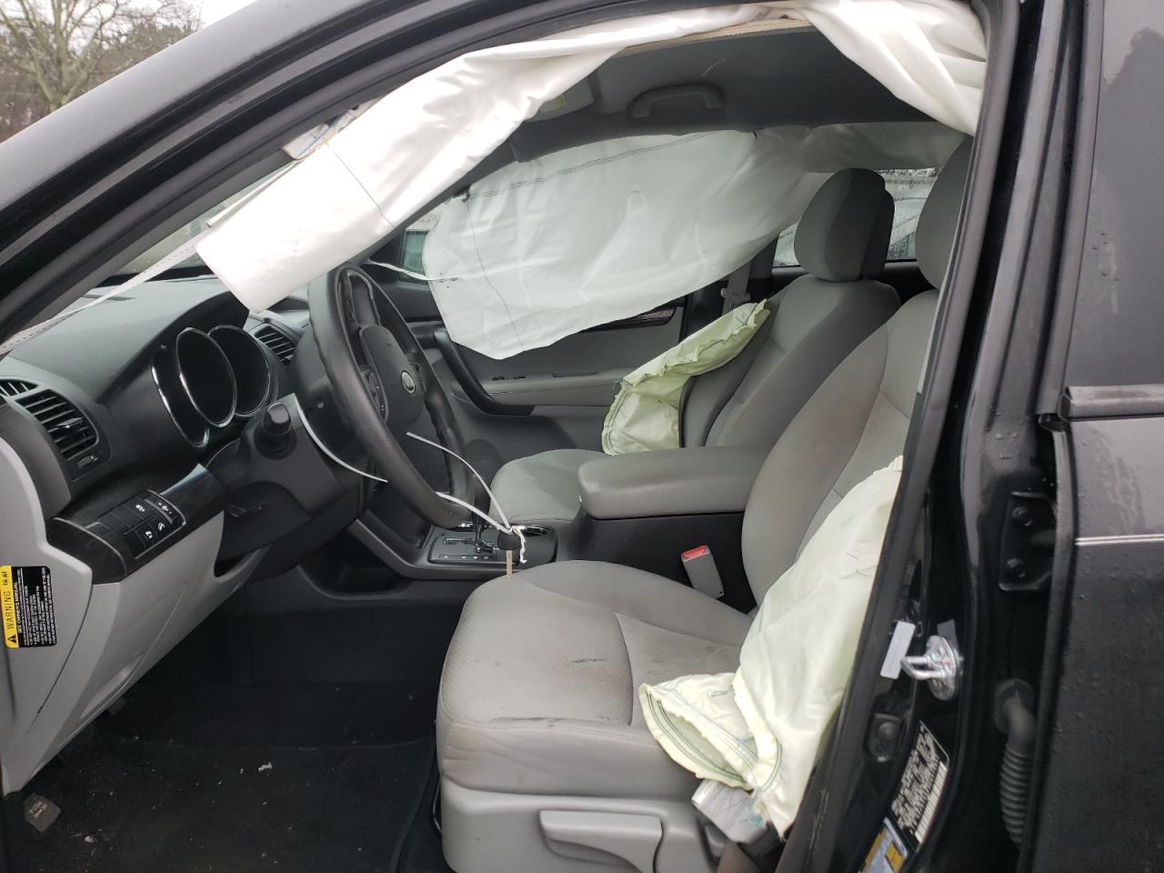Photo 5 from auction – 2013 KIA SORENTO LX with VIN 5XYKT3A63DG379841