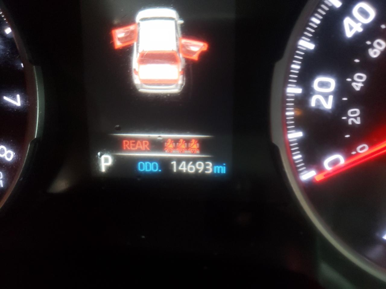 Photo 8 from auction – 2019 TOYOTA RAV4 LE with VIN 2T3F1RFV0KW063578
