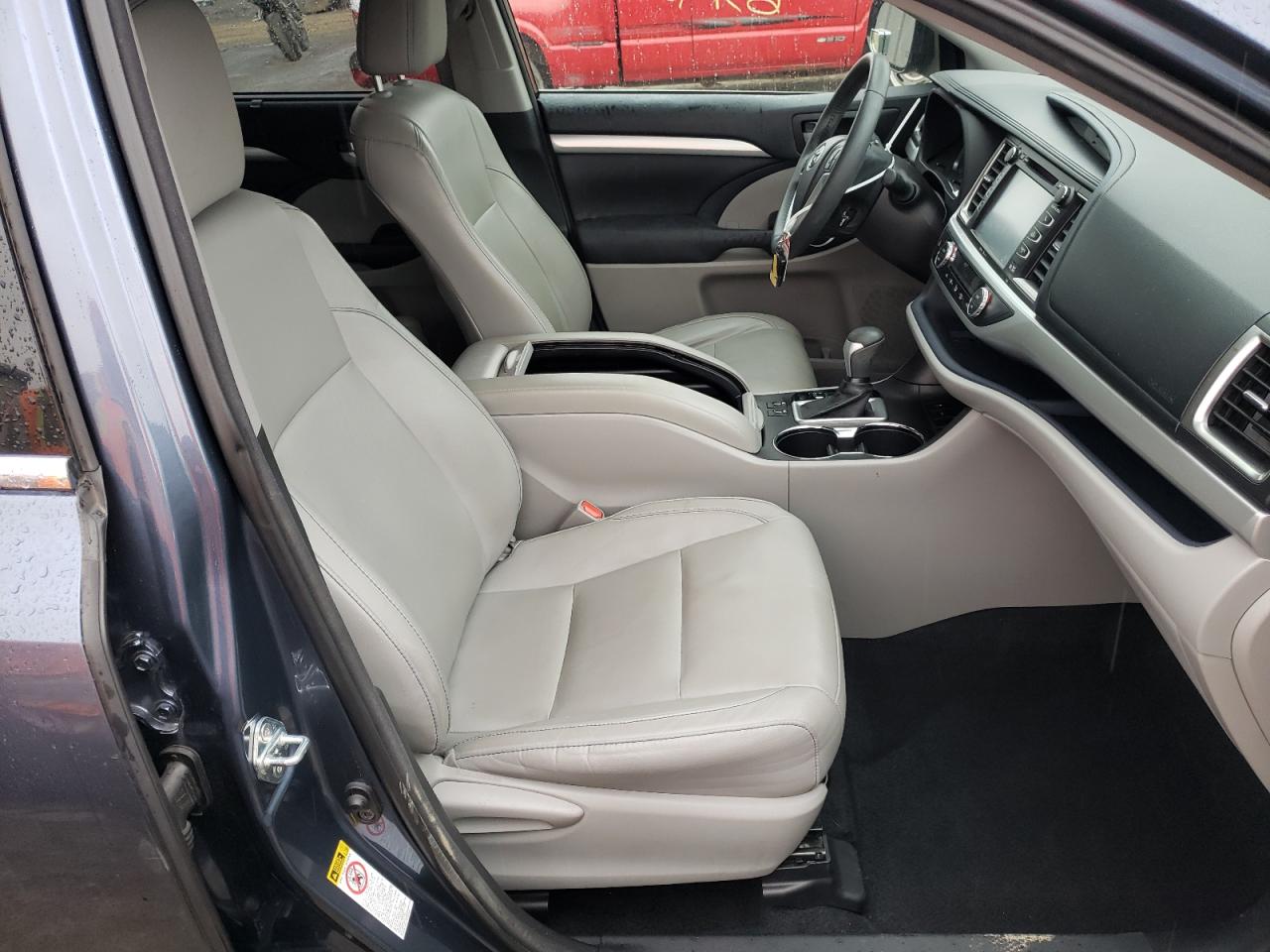 Photo 5 from auction – 2015 TOYOTA HIGHLANDER with VIN 5TDKKRFH8FS055354