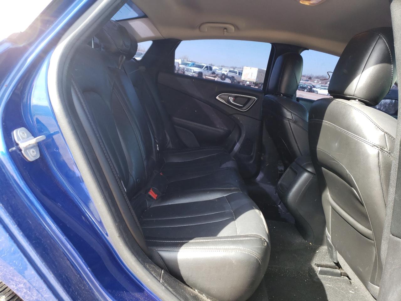 Photo 6 from auction – 2016 CHRYSLER 200 LIMITE with VIN 1C3CCCAB2GN183781