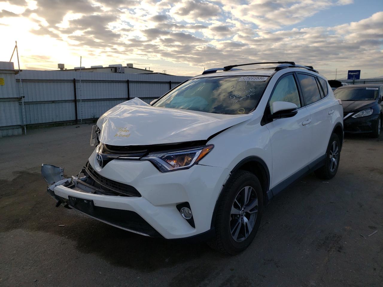 Photo 2 from auction – 2016 TOYOTA RAV4 XLE with VIN JTMWFREV8GJ063529