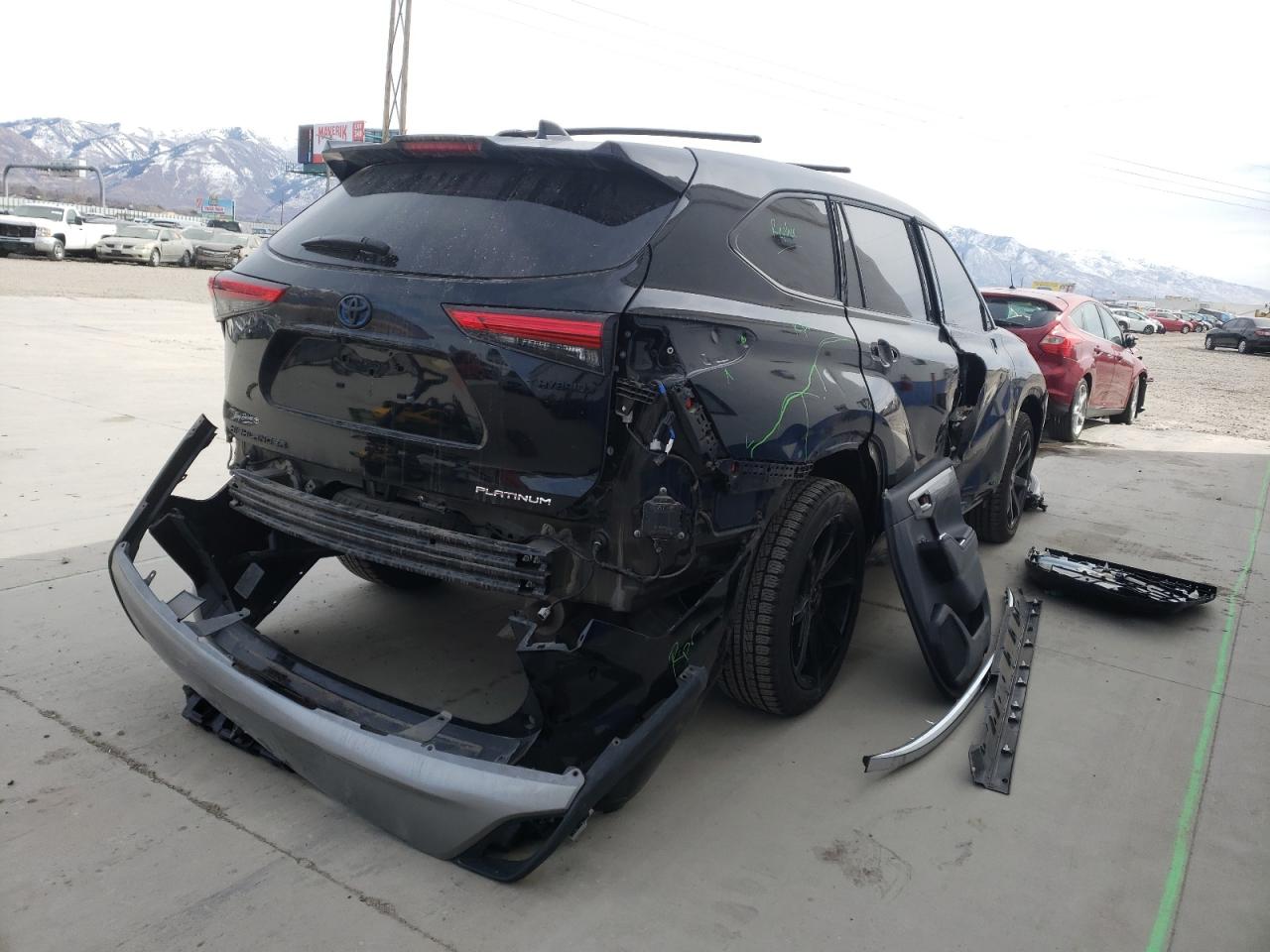 Photo 4 from auction – 2021 TOYOTA HIGHLANDER with VIN 5TDEBRCH2MS053727