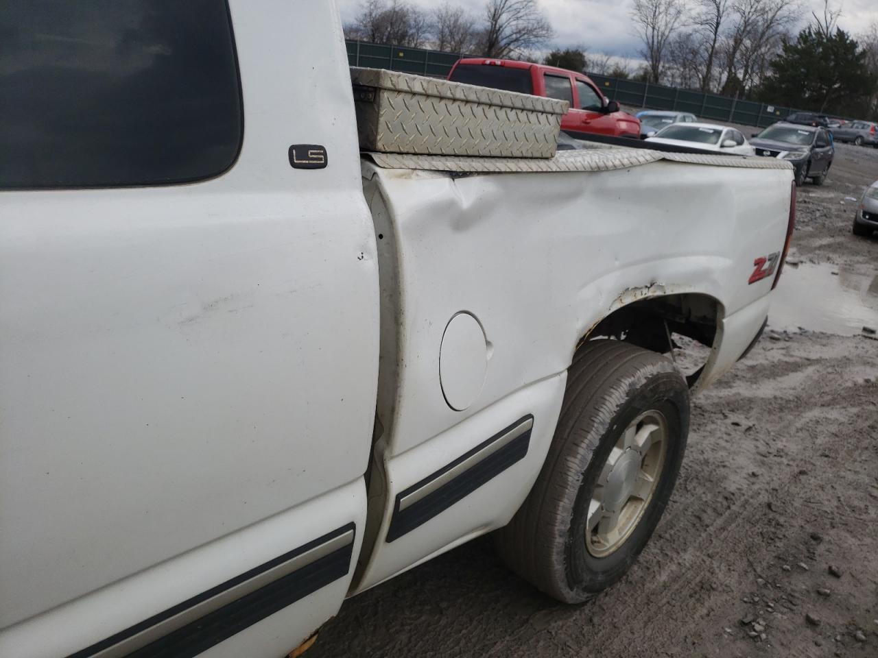 Photo 9 from auction – 2000 CHEVROLET SILVERADO with VIN 1GCEK19T3YE120165