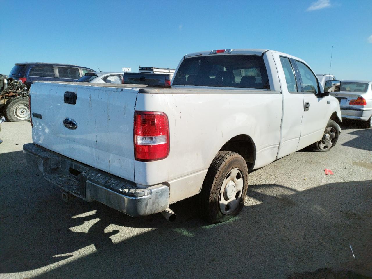 Photo 4 from auction – 2004 FORD F150 with VIN 1FTRX12W64NB12210