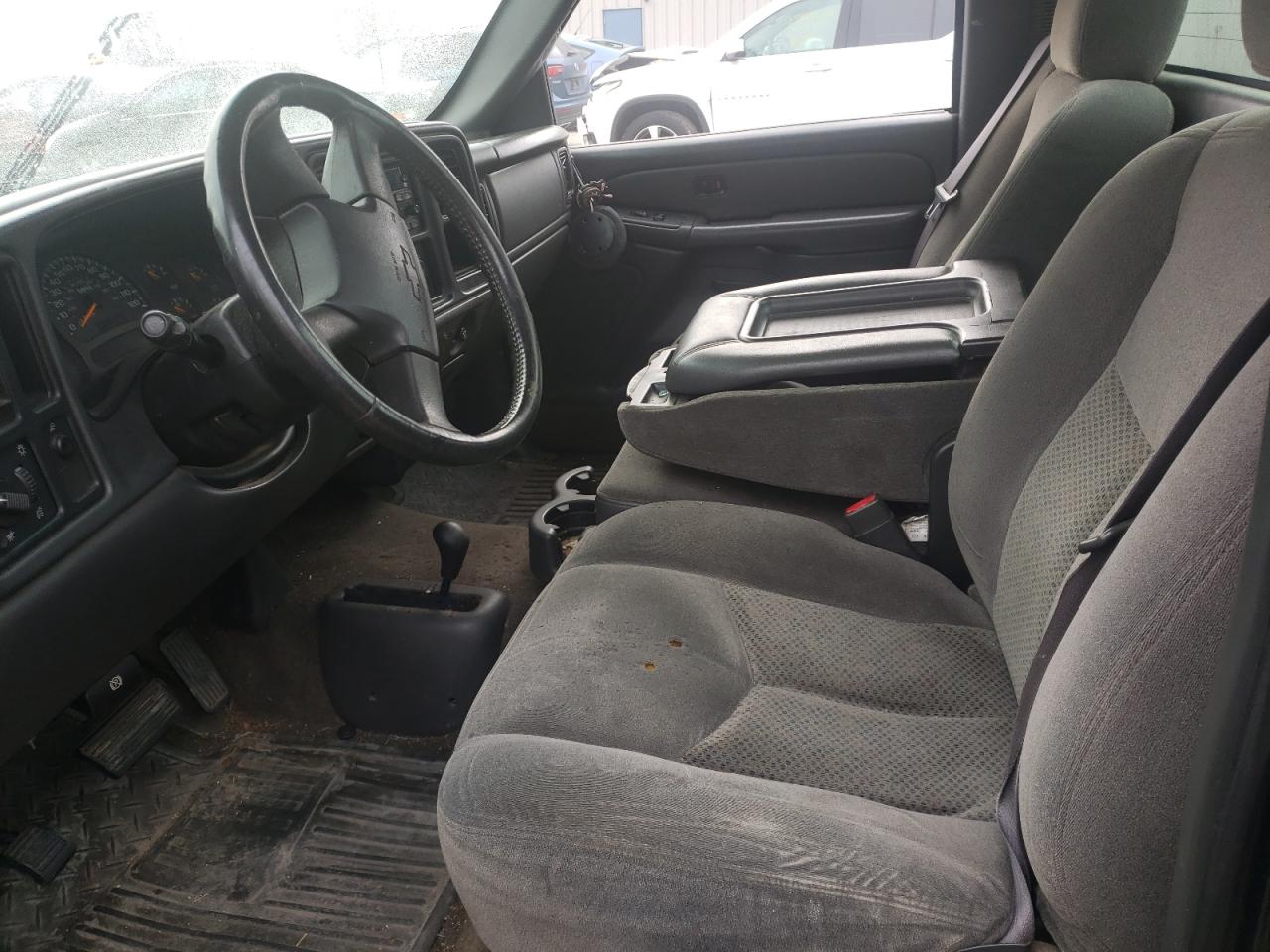 Photo 6 from auction – 2005 CHEVROLET SILVERADO with VIN 1GCEK14T35Z323066
