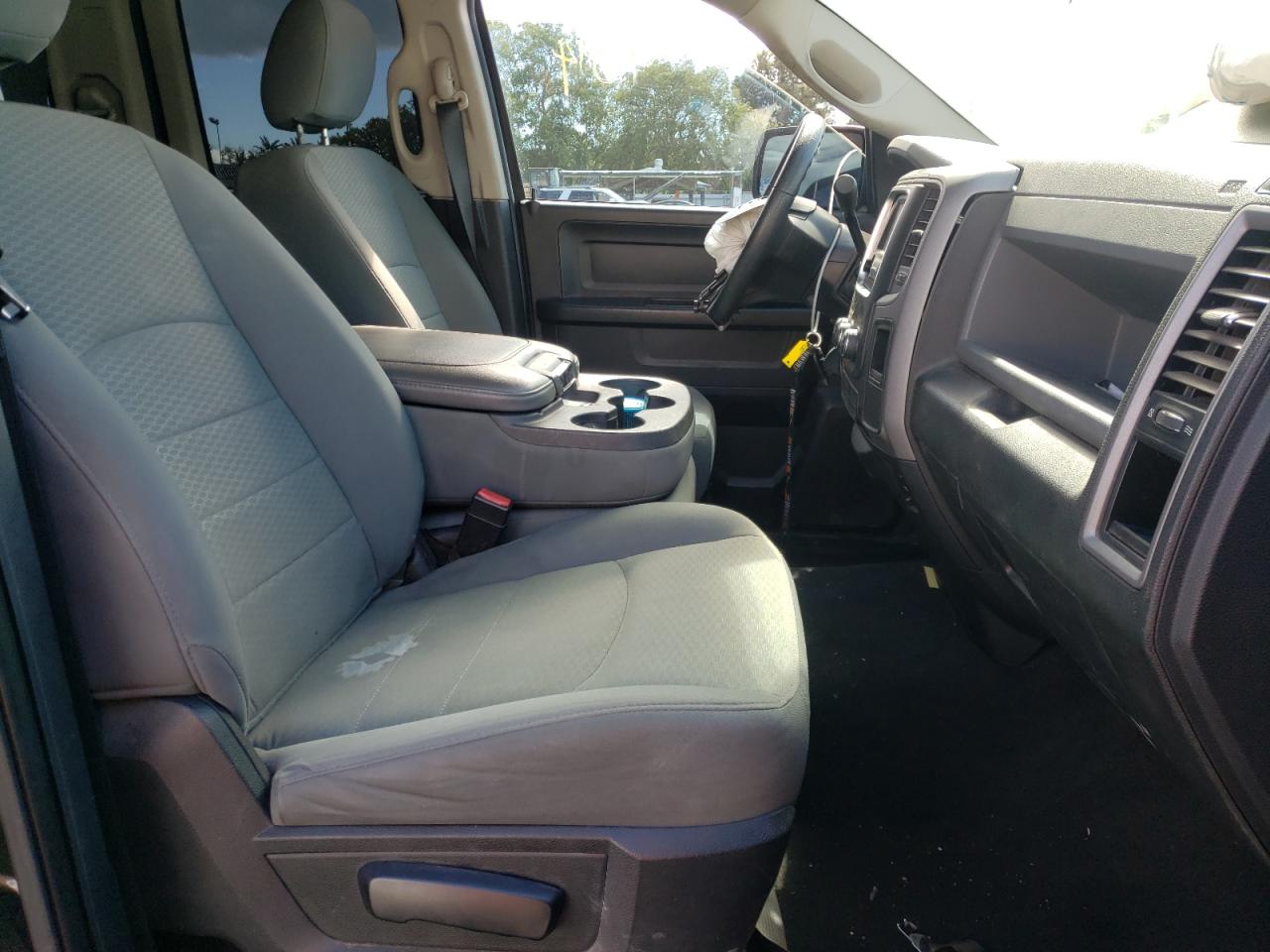 Photo 5 from auction – 2014 RAM 1500 ST with VIN 1C6RR6FT8ES396490