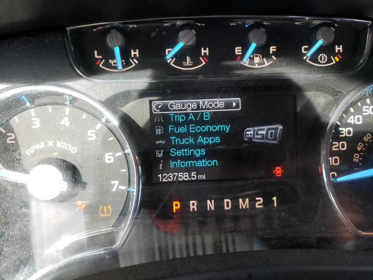 Photo 8 from auction – 2011 FORD F150 SUPER with VIN 1FTFX1EF5BFB43339
