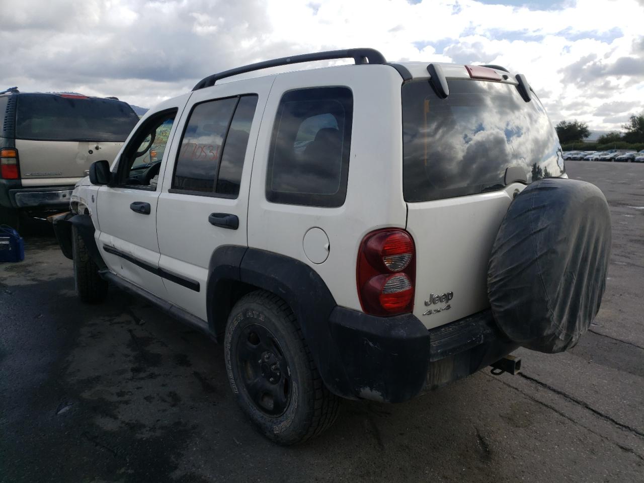 Photo 3 from auction – 2005 JEEP LIBERTY SP with VIN 1J4GL48K45W588034