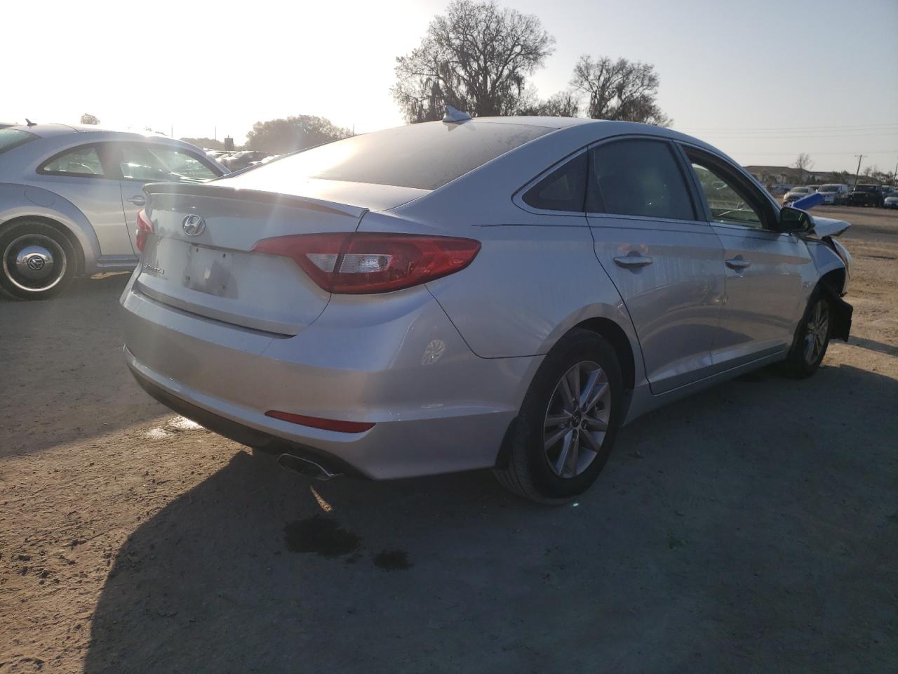 Photo 4 from auction – 2016 HYUNDAI SONATA SE with VIN 5NPE24AF6GH407179