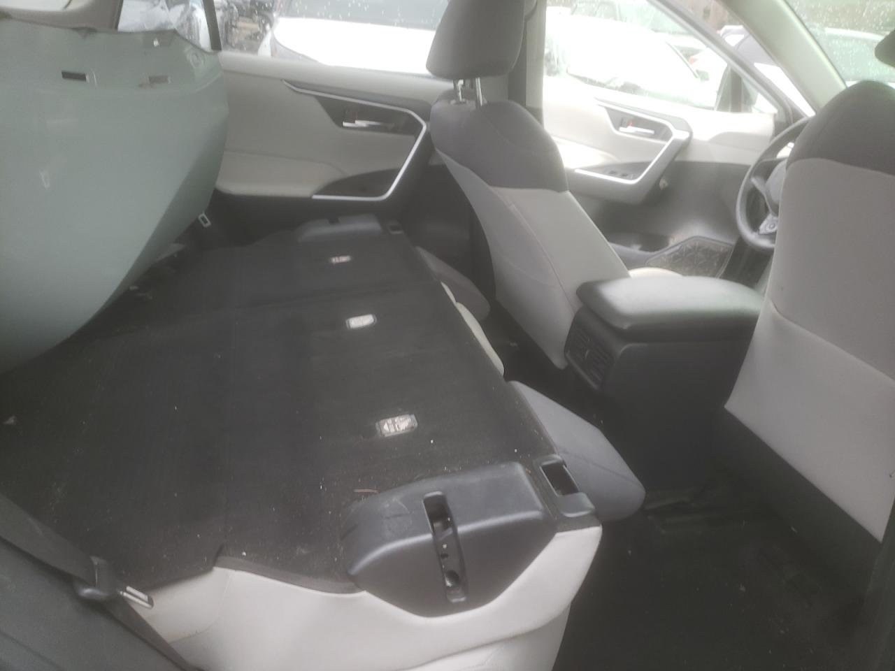 Zdjęcie 6 z aukcji – 2021 TOYOTA RAV4 XLE z VIN JTMP1RFV7MD078213
