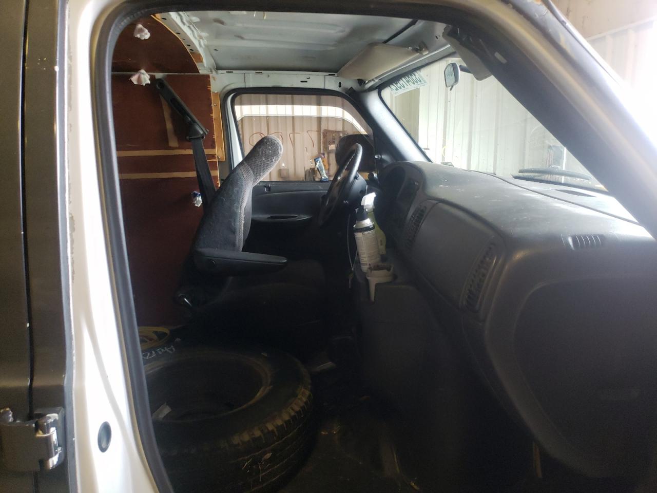 Photo 5 from auction – 2003 DODGE RAM VAN B2 with VIN 2D7JB21Y53K510254