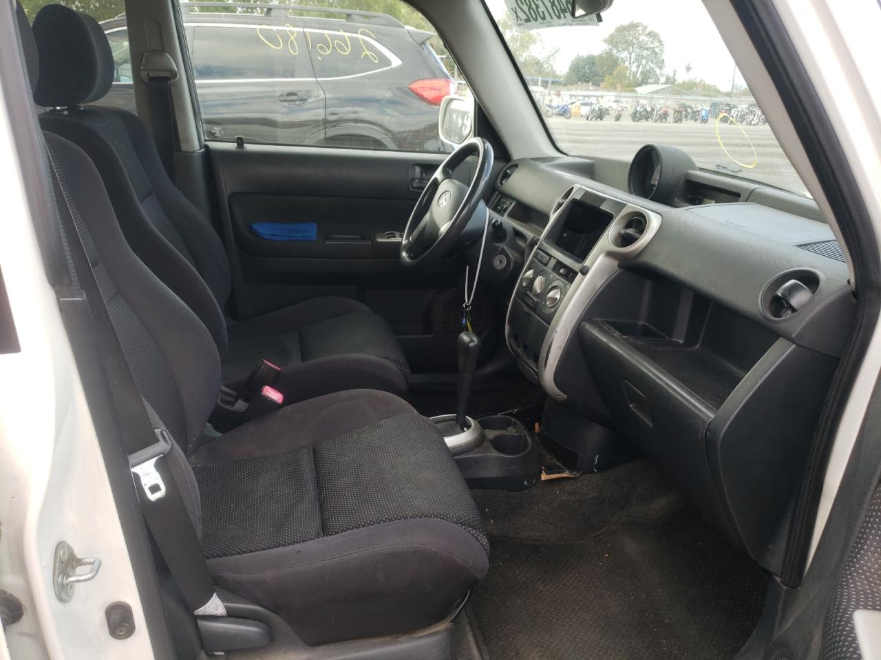 Photo 5 from auction – 2004 TOYOTA SCION XB with VIN JTLKT324140142434