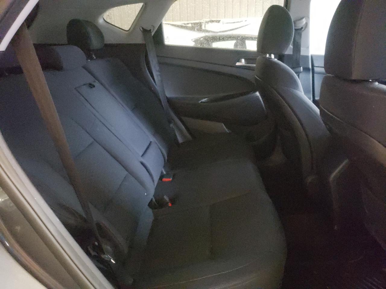 Photo 6 from auction – 2019 HYUNDAI TUCSON SE with VIN KM8J2CA41KU914153
