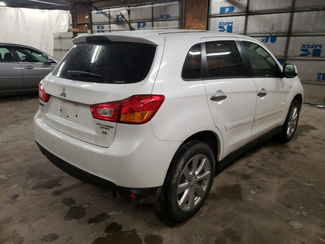 Photo 4 from auction – 2015 MITSUBISHI OUTLANDER with VIN 4A4AR3AW3FE054301
