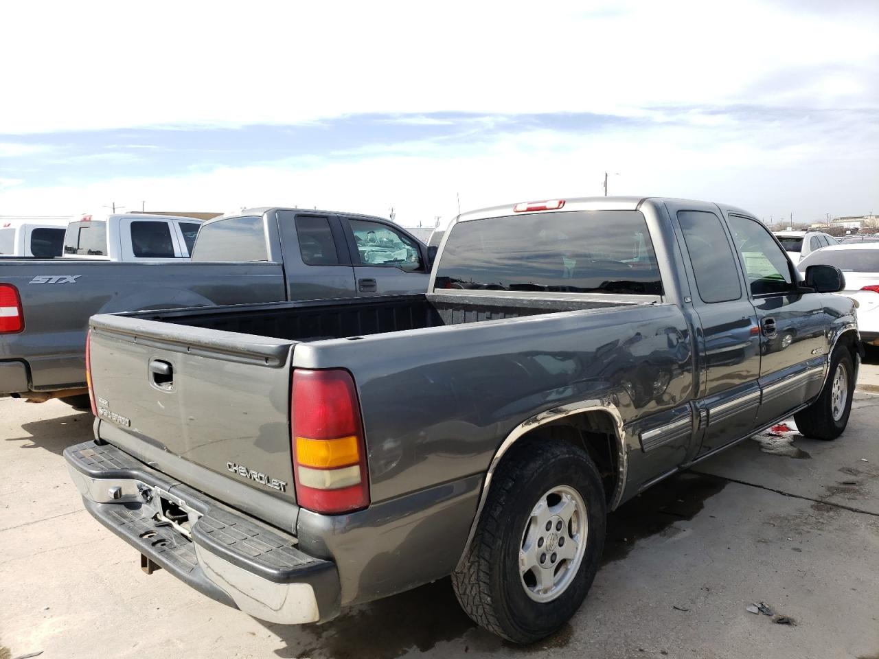 Photo 4 from auction – 2001 CHEVROLET SILVERADO with VIN 2GCEC19V011213585