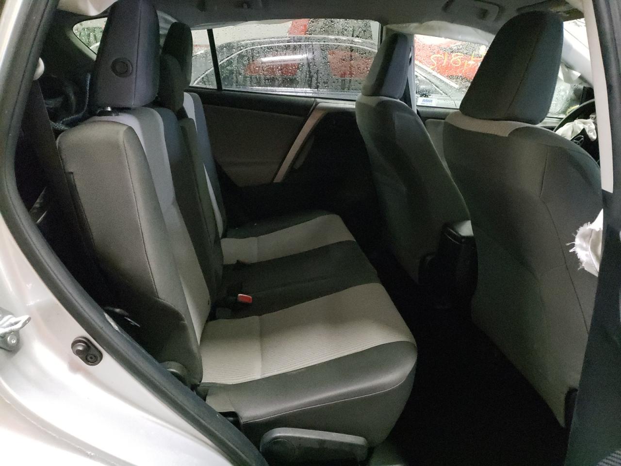 Photo 6 from auction – 2015 TOYOTA RAV4 LE with VIN JTMBFREV6FD118409