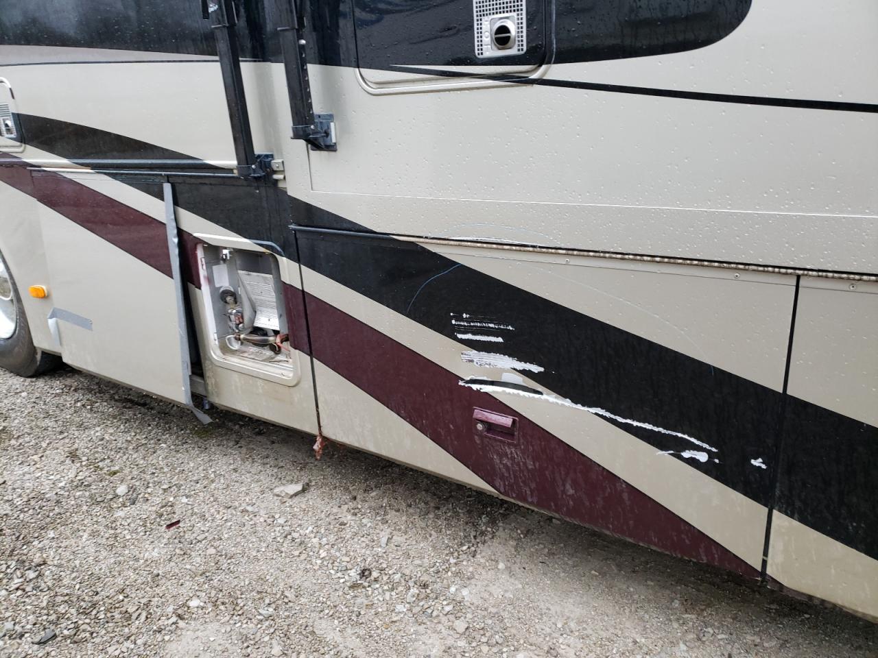 Photo 9 from auction – 2002 OTHR RV with VIN 1RF12564122021199