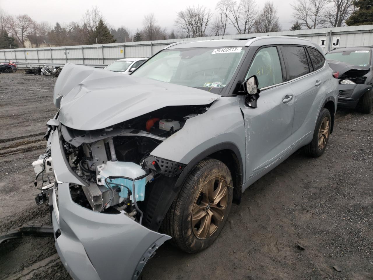 Photo 2 from auction – 2022 TOYOTA HIGHLANDER with VIN 5TDABRCH5NS539755