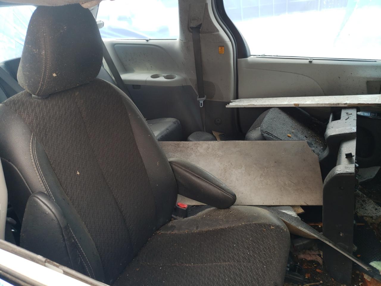 Photo 6 from auction – 2011 TOYOTA SIENNA SPO with VIN 5TDXK3DC7BS077544