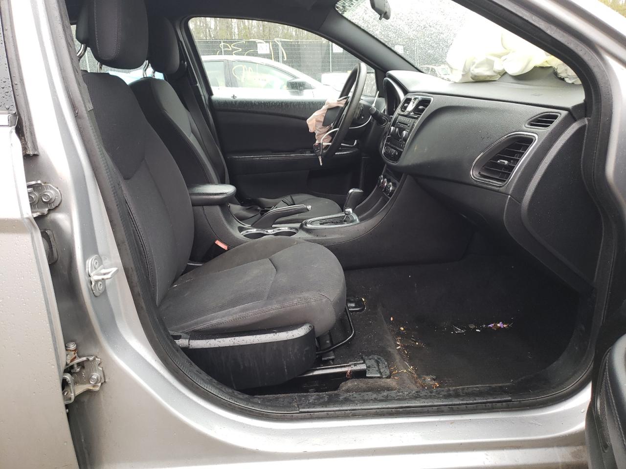 Photo 5 from auction – 2013 CHRYSLER 200 LX with VIN 1C3CCBAG8DN721949