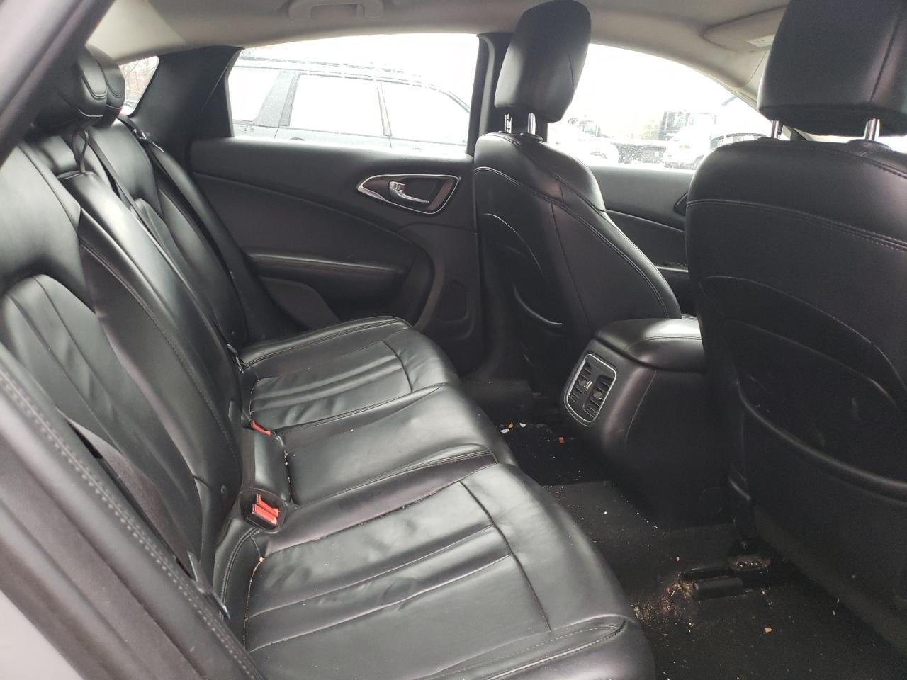 Photo 6 from auction – 2016 CHRYSLER 200 C with VIN 1C3CCCEG5GN118235