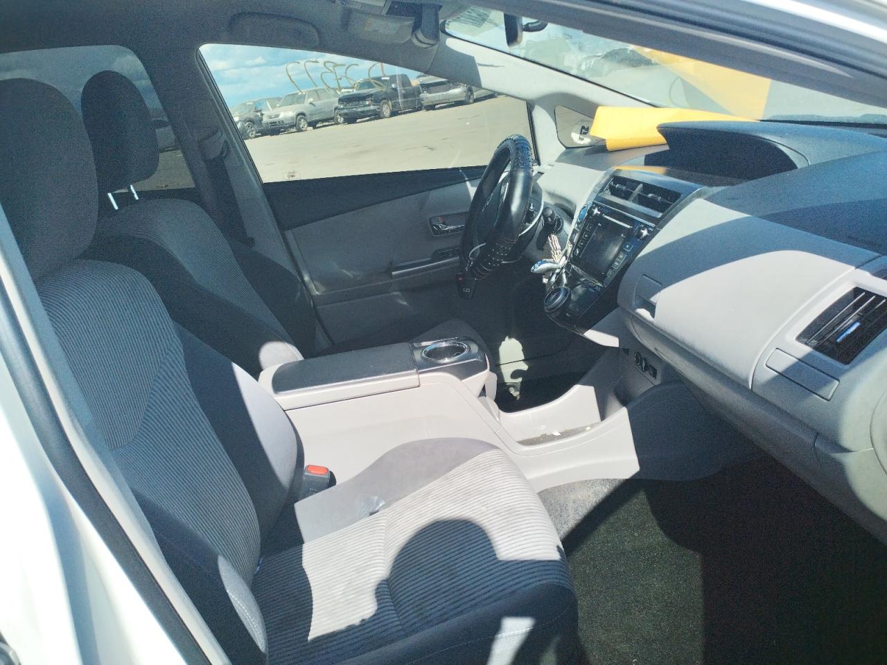 Photo 5 from auction – 2015 TOYOTA PRIUS V with VIN JTDZN3EU7FJ022912