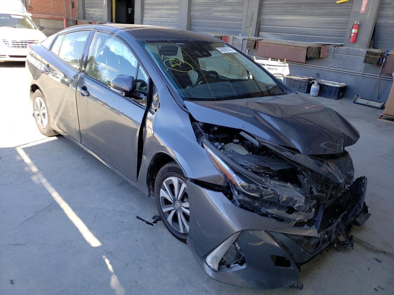 TOYOTA PRIUS PRIM 2017 with VIN JTDKARFP6H3055187 - Photo from auction