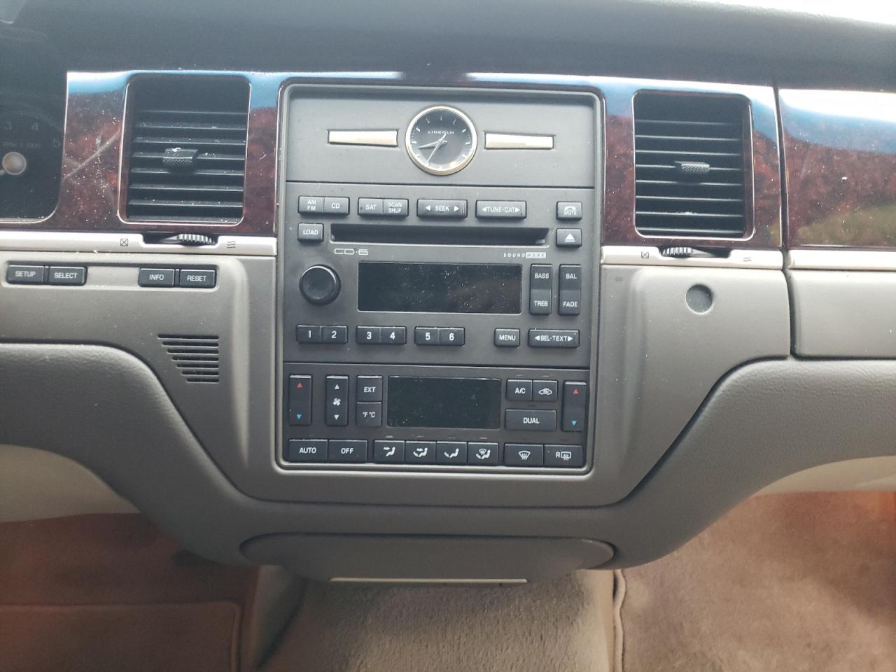 Photo 9 from auction – 2011 LINCOLN TOWN CAR S with VIN 2LNBL8CV6BX757782