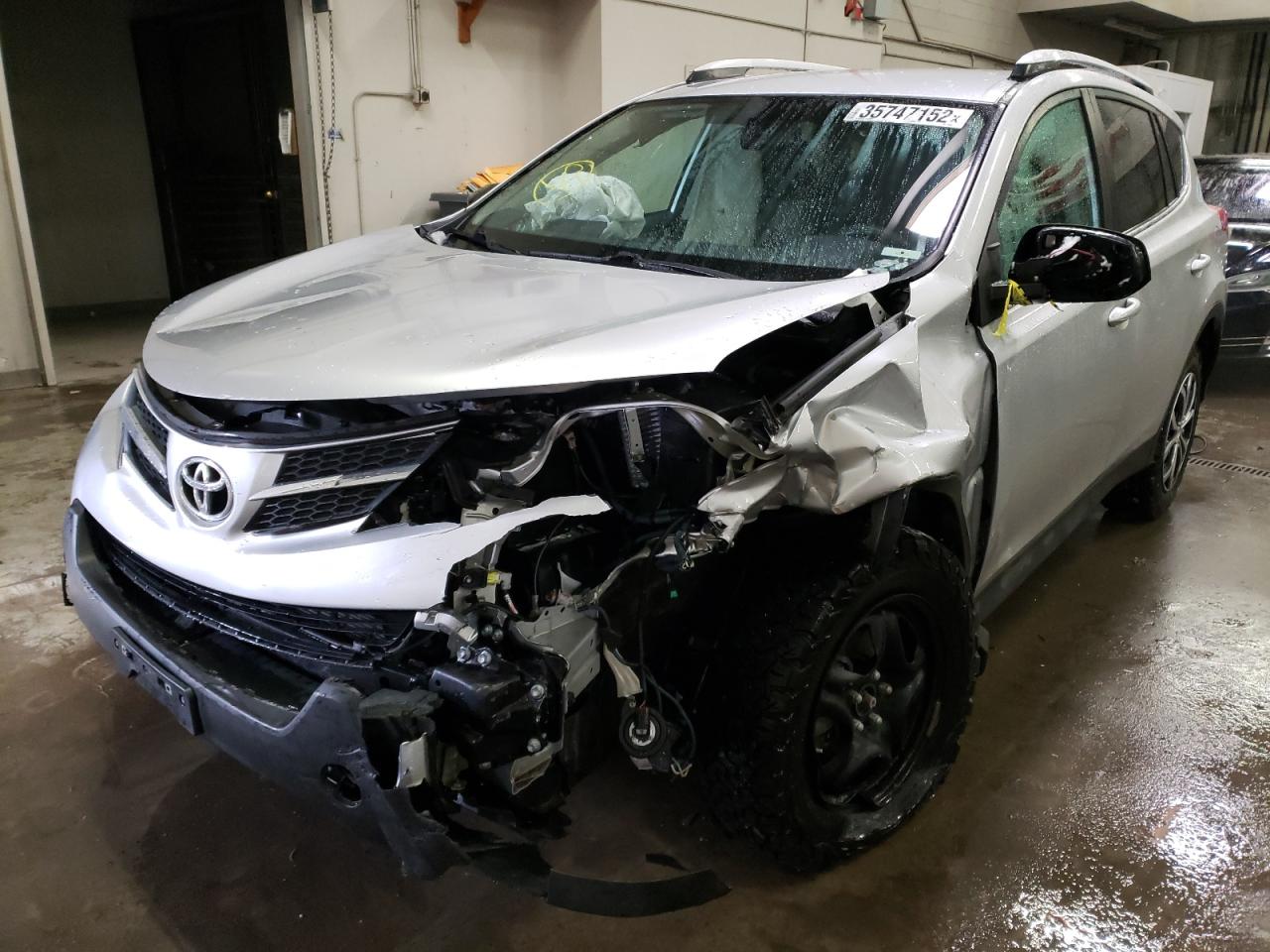 Photo 2 from auction – 2015 TOYOTA RAV4 LE with VIN JTMBFREV6FD118409