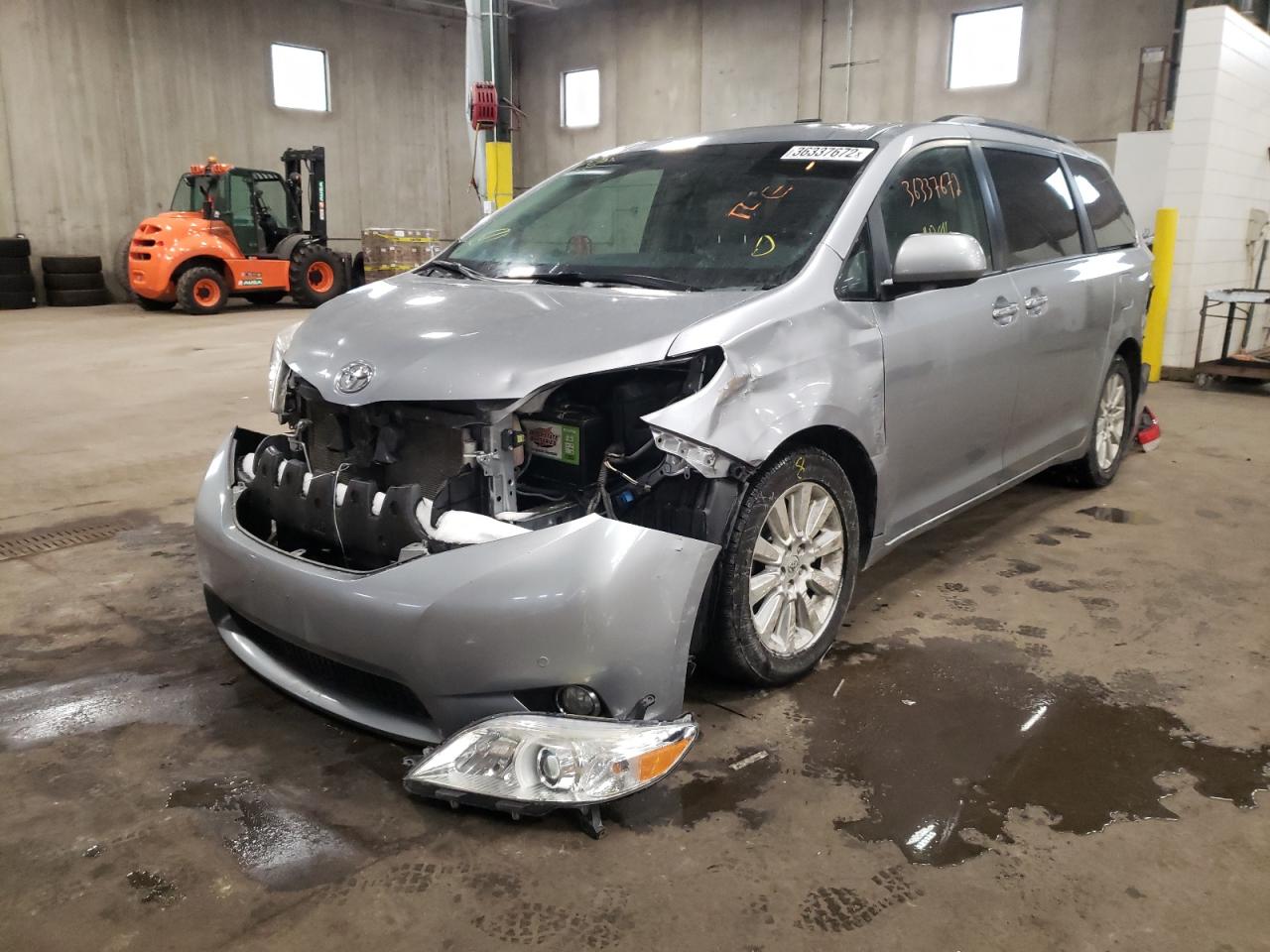 Photo 2 from auction – 2011 TOYOTA SIENNA XLE with VIN 5TDDK3DC2BS022910