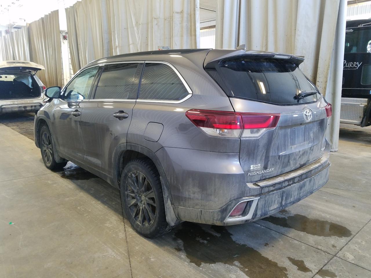 Photo 3 from auction – 2019 TOYOTA HIGHLANDER with VIN 5TDJZRFH0KS707286