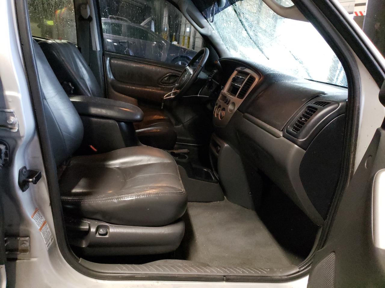 Photo 5 from auction – 2004 MAZDA TRIBUTE ES with VIN 4F2CZ96124KM17010