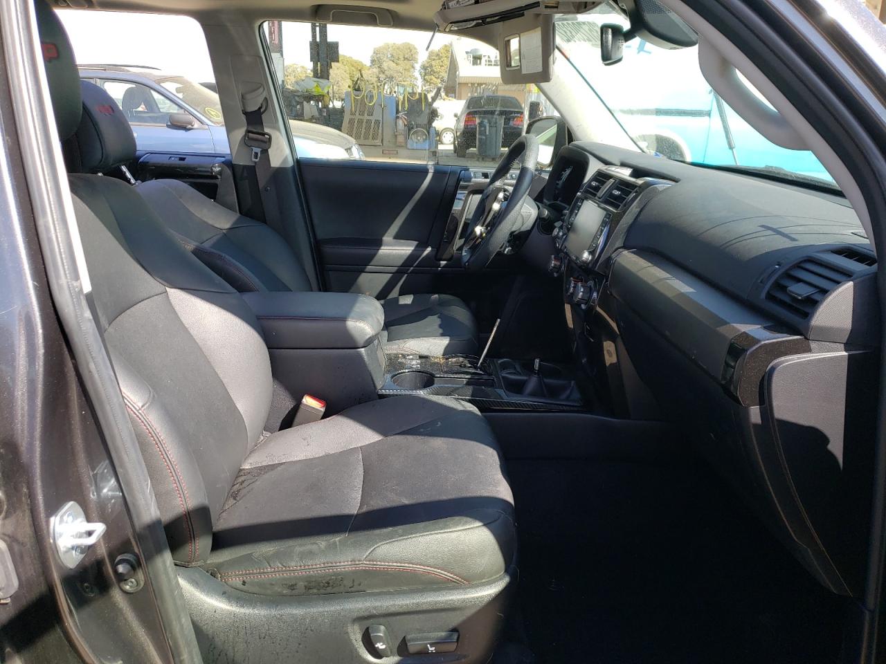 Photo 5 from auction – 2020 TOYOTA 4RUNNER SR with VIN JTEBU5JR1L5833428