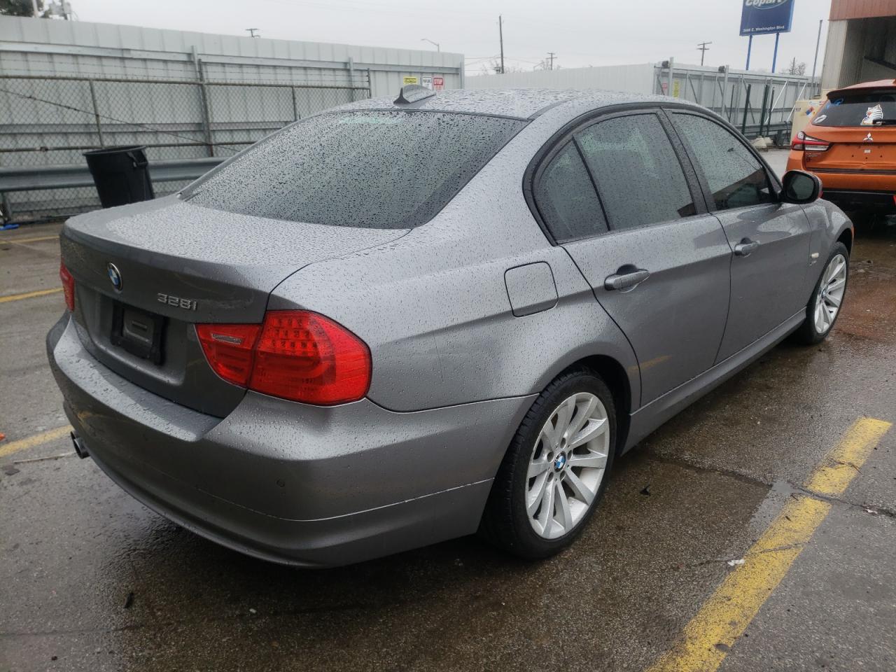 Photo 4 from auction – 2011 BMW 328 XI with VIN WBAPK7C52BA821491