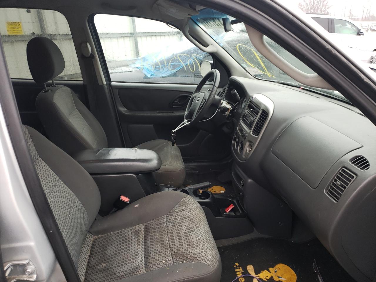 Photo 5 from auction – 2004 FORD ESCAPE XLT with VIN 1FMYU03144KA90349